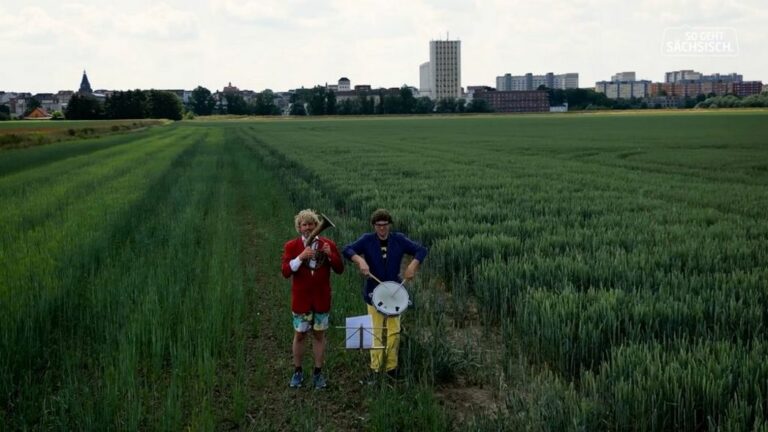 csm_8_Zaertlichkeiten_mit_Freunden_quer.00_00_19_08